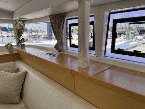 salon, Lagoon 400, catamaran for sale