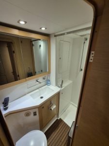 bath, Lagoon 450, catamaran for sale