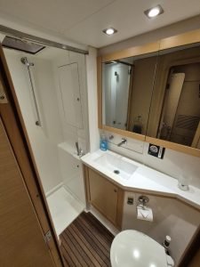 bath, Lagoon 450, catamaran for sale