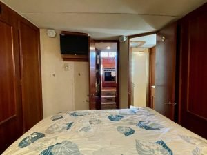 bed, Post 46, trawler for sale