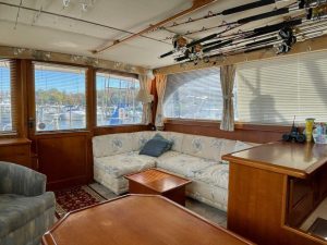 salon, Post 46, trawler for sale