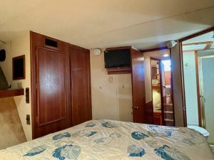 bed, Post 46, trawler for sale