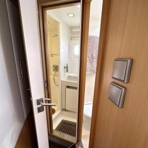 bath, Sunreef 62, catamaran for sale
