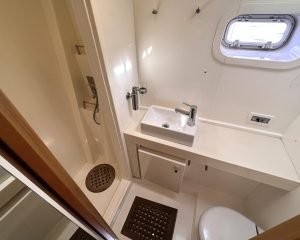 bath, Sunreef 62, catamaran for sale
