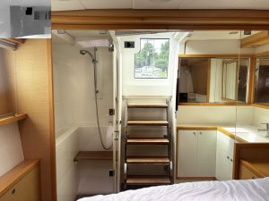bath, Lagoon 560, catamaran for sale