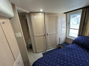 bed, Carver 40, trawler for sale