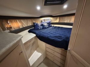 bed, Carver 40, trawler for sale