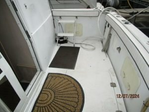 cockpit, Carver 40, trawler for sale