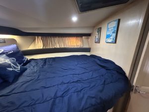 bed, Carver 40, trawler for sale