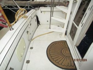 cockpit, Carver 40, trawler for sale