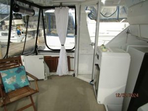 cockpit, Carver 40, trawler for sale