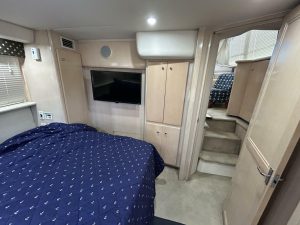bed, Carver 40, trawler for sale