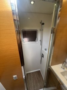 bath, Lagoon 52F, catamaran for sale