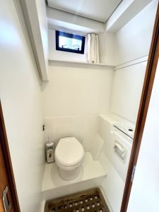 bath, Lagoon 52F, catamaran for sale