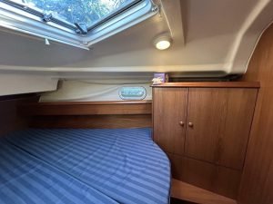 bed, Jeanneau 37 Sun Odyssey, sailboat for sale