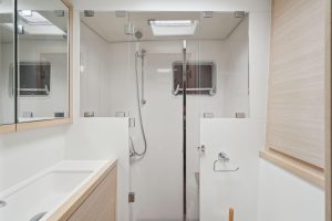 bath, Lagoon 620, catamaran for sale