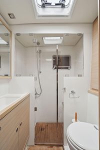 bath, Lagoon 620, catamaran for sale