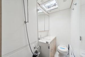 bath, Lagoon 620, catamaran for sale