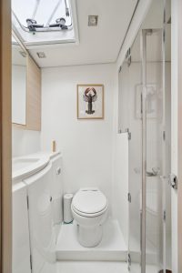 bath, Lagoon 620, catamaran for sale