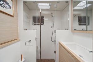 bath, Lagoon 620, catamaran for sale