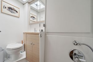 bath, Lagoon 620, catamaran for sale
