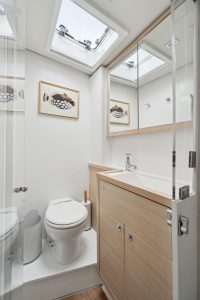 bath, Lagoon 620, catamaran for sale