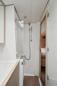 bath, Lagoon 620, catamaran for sale