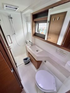 bath, Lagoon 50, catamaran for sale