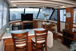 salon, Mainship 40, trawler for sale