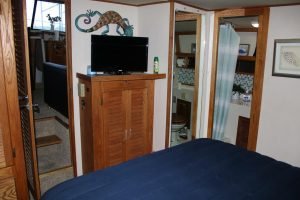 bed, Mainship 40, trawler for sale