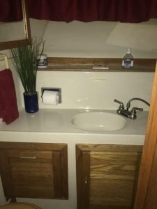 bath, Mainship 40, trawler for sale