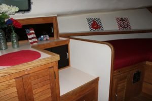 salon, Mainship 40, trawler for sale