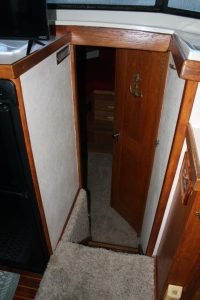interior, Mainship 40, trawler for sale