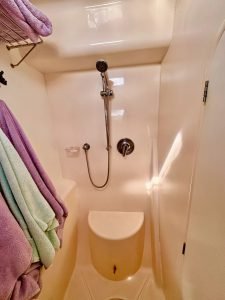 bath, Leopard 38, catamaran for sale