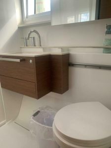 bath, Lagoon 50, catamaran for sale