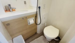 bath, Bali 5.4, catamaran for sale