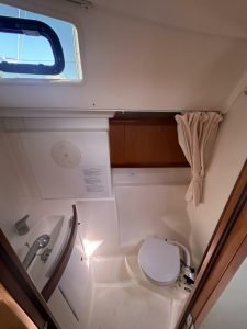 bath, Beneteau 43 Oceanis, sailboat for sale