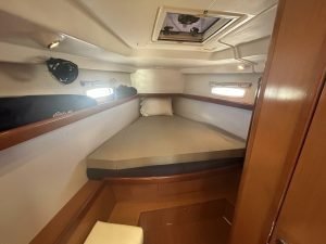 bed, Beneteau 43 Oceanis, sailboat for sale
