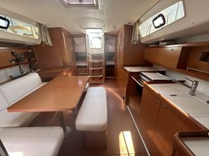 salon, Beneteau 43 Oceanis, sailboat for sale