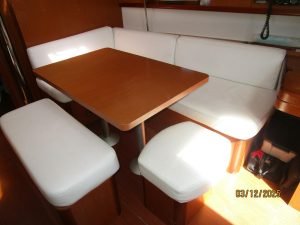 salon, Beneteau 43 Oceanis, sailboat for sale