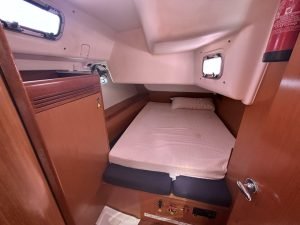 bed, Beneteau 43 Oceanis, sailboat for sale