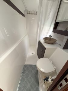bath, FP 36 Mahe, catamaran for sale