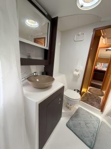 bath, FP 36 Mahe, catamaran for sale