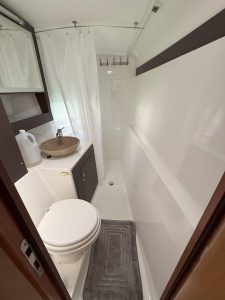 bath, FP 36 Mahe, catamaran for sale