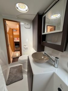bath, FP 36 Mahe, catamaran for sale