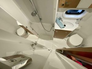 bath, Bali 4.2, catamaran for sale