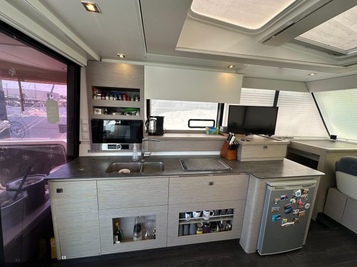 interior, FP MY4.S, power catamaran for sale