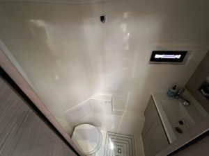 bath, FP MY4.S, power catamaran for sale