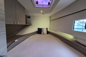 bed, FP MY4.S, power catamaran for sale