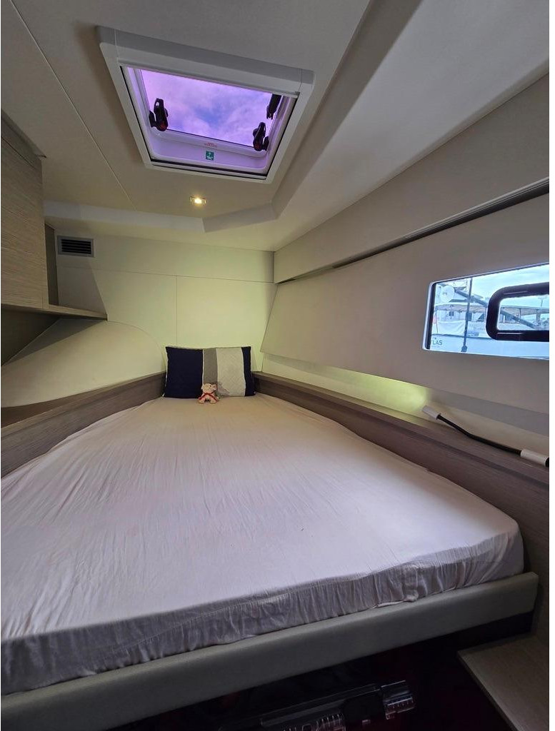 bed, FP MY4.S, power catamaran for sale